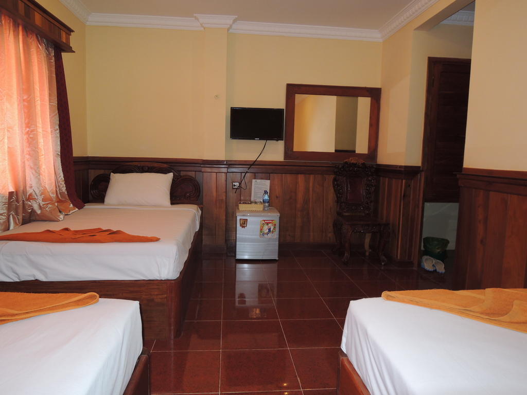 Banan Hotel Battambang Quarto foto